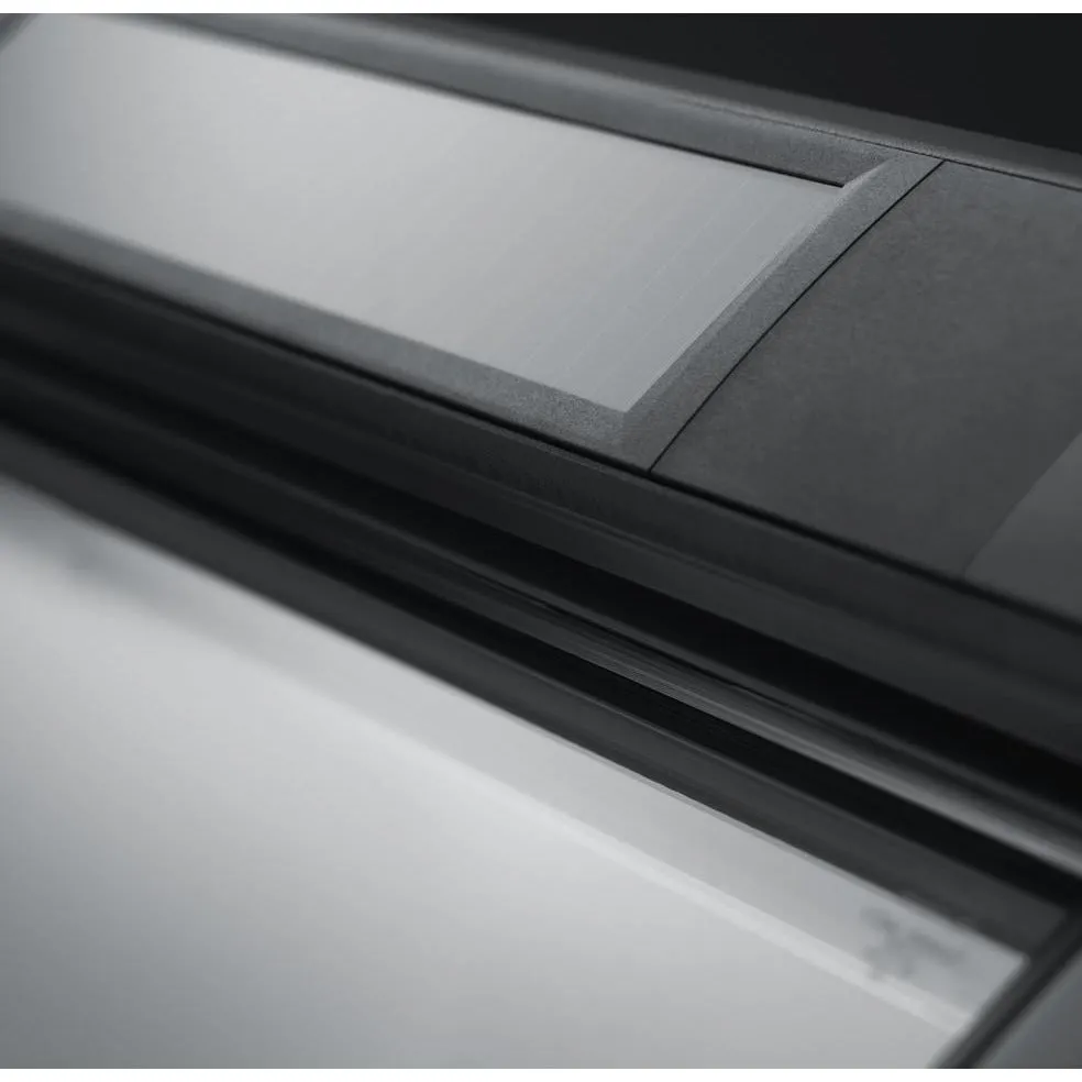 VELUX GGU CK04 006730 Triple Glazed High Energy Efficiency White Polyurethane INTEGRA® SOLAR Window (55 x 98 cm)